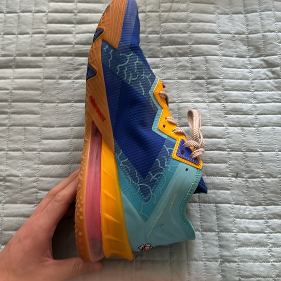 Nike Lebron 18 Low Wile E. Vs Roadrunner basketball shoes. Size 12 - Picture 4 of 7